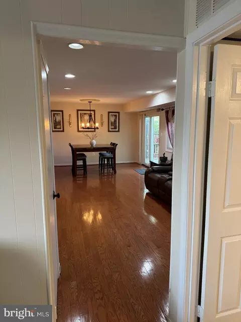 Entry Way - 8549 Stonewall Rd, Manassas, VA 20110 photo 7 of 10
