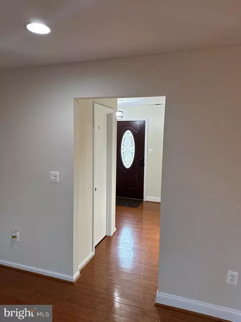 Entry Way - 8549 Stonewall Rd, Manassas, VA 20110 photo 3 of 10