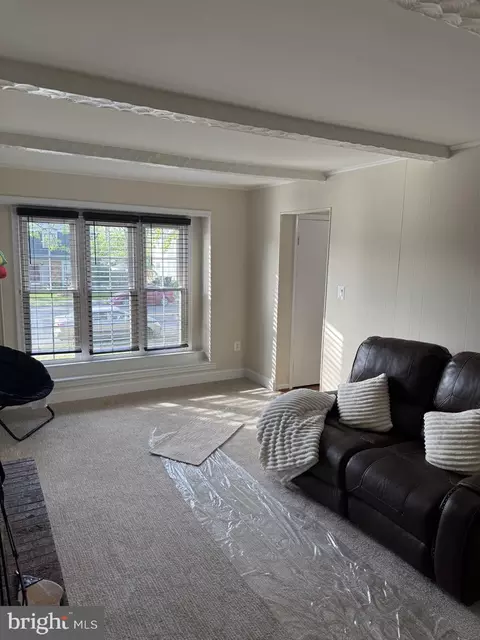 Living - 8549 Stonewall Rd, Manassas, VA 20110 photo 1 of 2