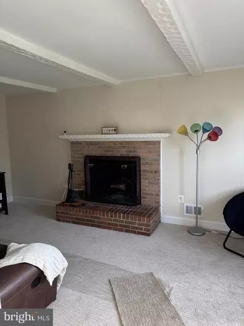Living - 8549 Stonewall Rd, Manassas, VA 20110 photo 2 of 2