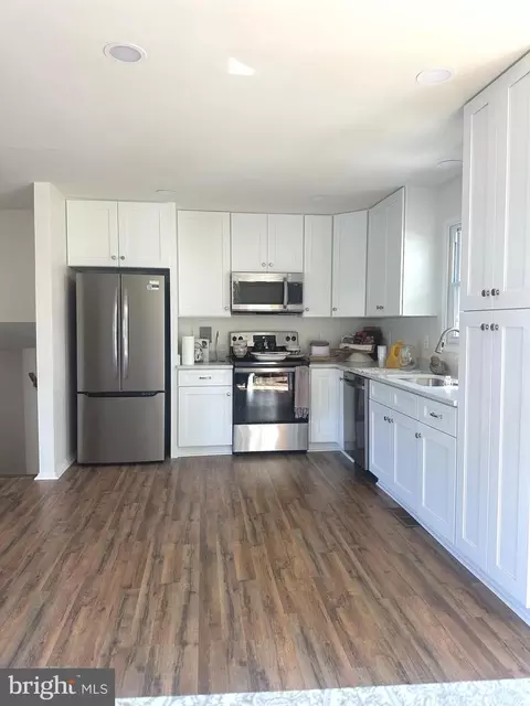 Kitchen - 8959 Rolling Rd, Manassas, VA 20110 photo 2 of 9