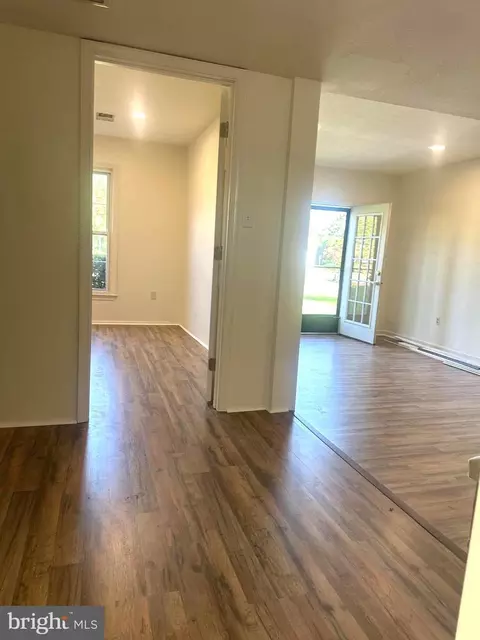 Entry Way - 8959 Rolling Rd, Manassas, VA 20110 photo 3 of 6