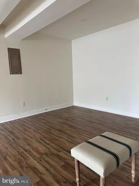 Living - 8959 Rolling Rd, Manassas, VA 20110 photo 11 of 13