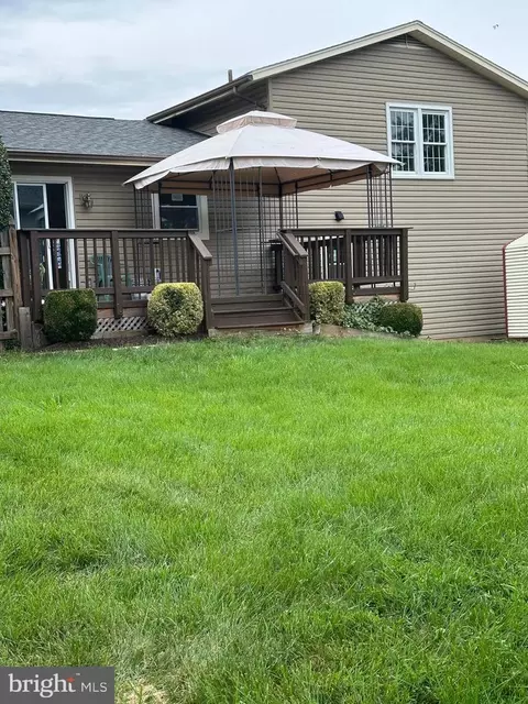 Exterior - 8959 Rolling Rd, Manassas, VA 20110 photo 4 of 6