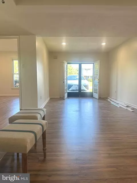 Entry Way - 8959 Rolling Rd, Manassas, VA 20110 photo 4 of 6