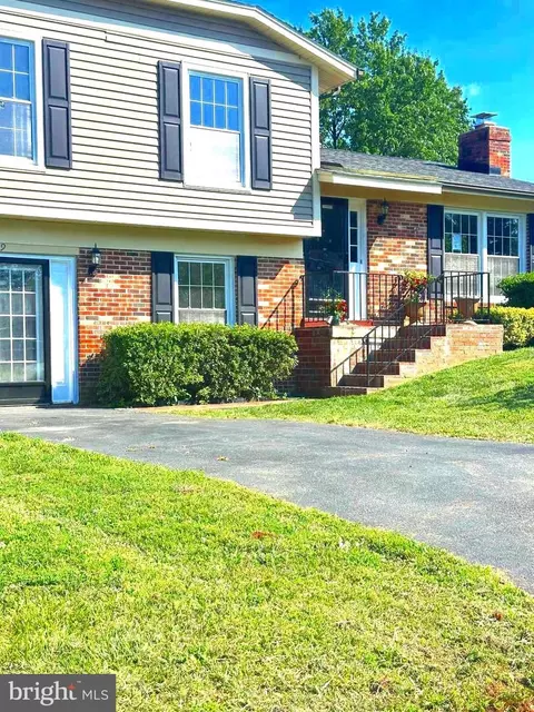 8959 Rolling Rd, Manassas, VA 20110