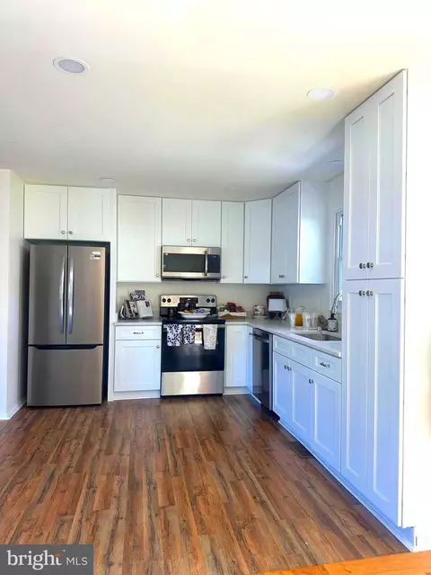 Kitchen - 8959 Rolling Rd, Manassas, VA 20110 photo 9 of 9