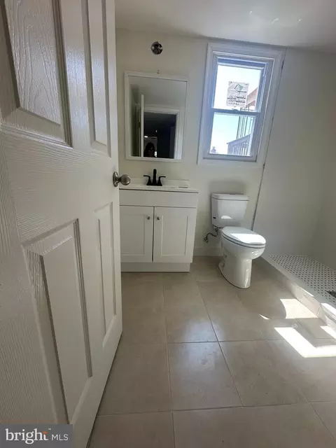 Bath - 8959 Rolling Rd, Manassas, VA 20110 photo 8 of 13