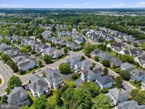 View/Area - 8341 Tillett Loop, Manassas, VA 20110 photo 4 of 8