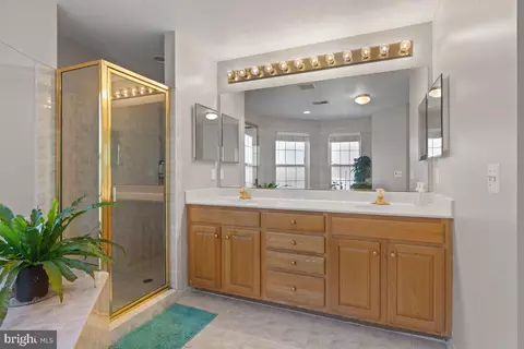Bath - 8341 Tillett Loop, Manassas, VA 20110 photo 2 of 3