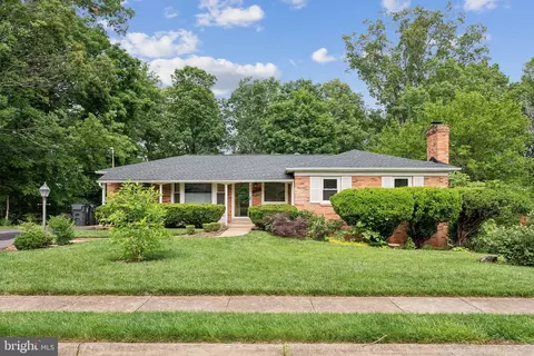 8709 Barnett St, Manassas, VA 20110