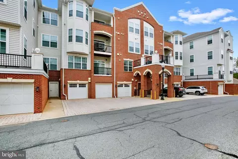 9204 Charleston Dr #201, Manassas, VA 20110