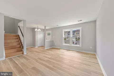 Living - 8995 Patterson Pl, Manassas, VA 20110 photo 2 of 3