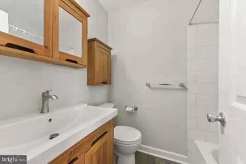 Bath - 8995 Patterson Pl, Manassas, VA 20110 photo 2 of 3