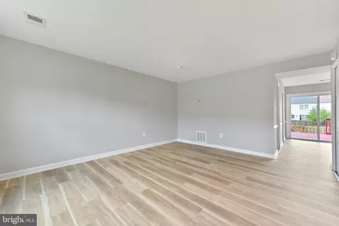 Living - 8995 Patterson Pl, Manassas, VA 20110 photo 3 of 3