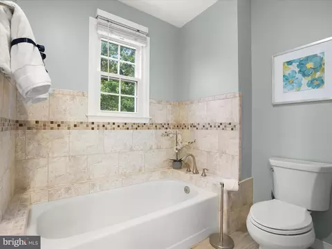 Bath - 10267 Cedar Ridge Dr, Manassas, VA 20110 photo 3 of 8