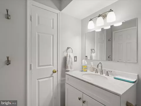 Bath - 10267 Cedar Ridge Dr, Manassas, VA 20110 photo 8 of 8
