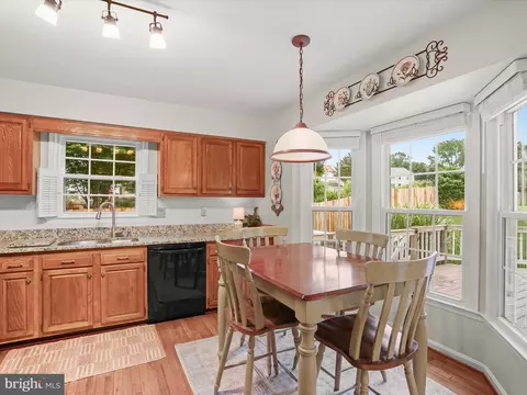 Kitchen - 10267 Cedar Ridge Dr, Manassas, VA 20110 photo 4 of 5