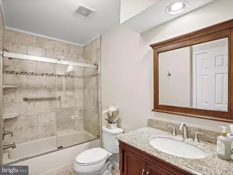 Bath - 10267 Cedar Ridge Dr, Manassas, VA 20110 photo 6 of 8