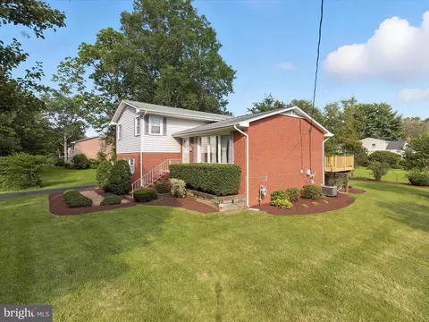 Exterior - 8917 Virginia Ave, Manassas, VA 20110 photo 14 of 25