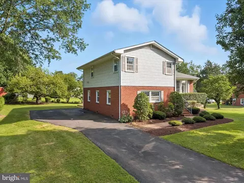 Exterior - 8917 Virginia Ave, Manassas, VA 20110 photo 4 of 25