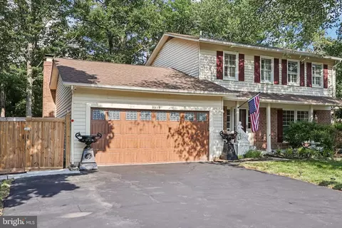 Exterior - 8933 Rolling Rd, Manassas, VA 20110 photo 3 of 16