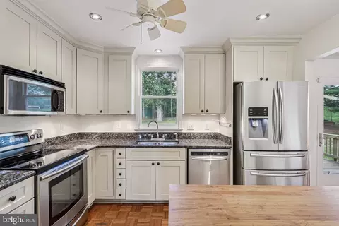 Kitchen - 8933 Rolling Rd, Manassas, VA 20110 photo 3 of 5