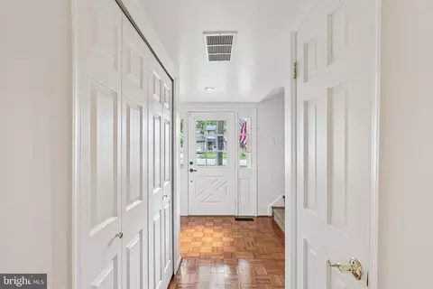 Entry Way - 8933 Rolling Rd, Manassas, VA 20110 photo 3 of 4