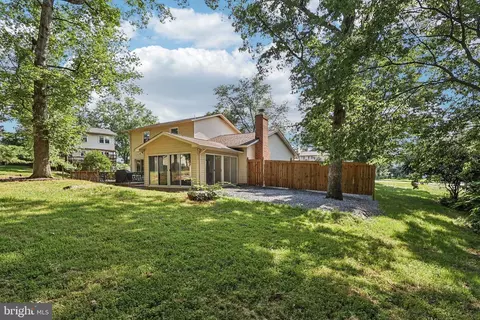 Exterior - 8933 Rolling Rd, Manassas, VA 20110 photo 13 of 16
