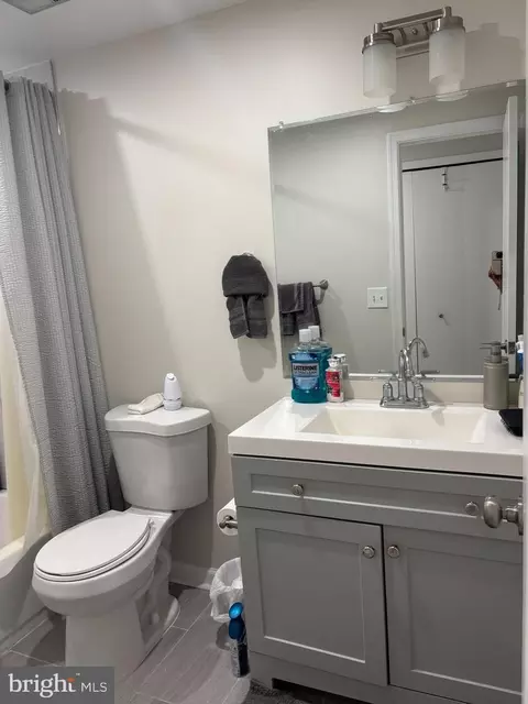 Bath - 8551 Braxted Ln, Manassas, VA 20110 photo 1 of 3