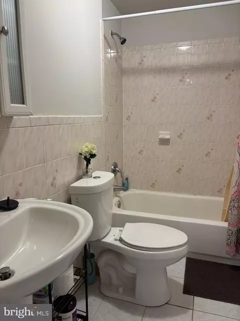 Bath - 8551 Braxted Ln, Manassas, VA 20110 photo 3 of 3