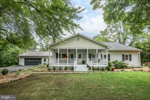 8995 Meadowview Dr, Manassas, VA 20110
