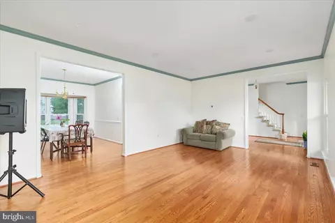 Living - 8683 Nagle St, Manassas, VA 20110 photo 1 of 6