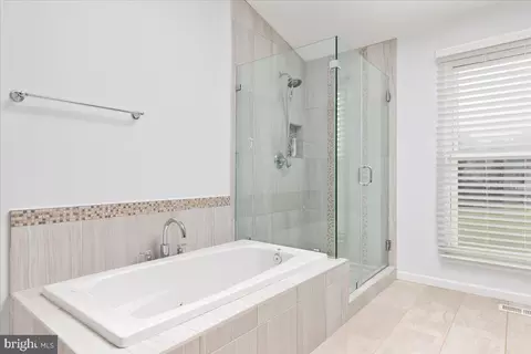 Bath - 8683 Nagle St, Manassas, VA 20110 photo 5 of 6