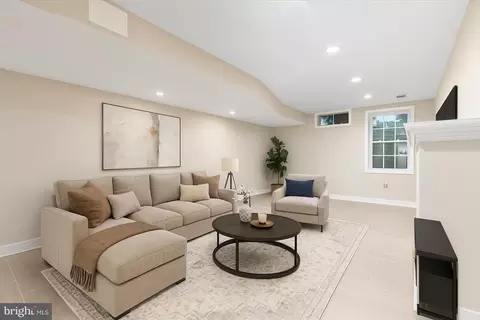 Living - 8683 Nagle St, Manassas, VA 20110 photo 5 of 6