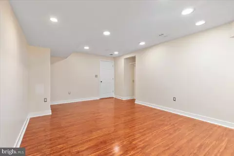 Living - 8683 Nagle St, Manassas, VA 20110 photo 6 of 6