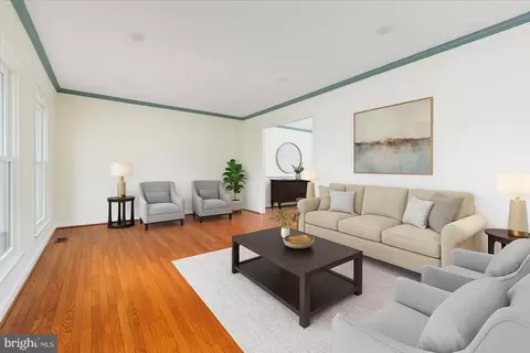 Living - 8683 Nagle St, Manassas, VA 20110 photo 2 of 6