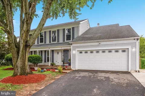 Exterior - 8683 Nagle St, Manassas, VA 20110 photo 8 of 14