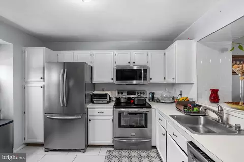Kitchen - 8743 Deblanc Pl, Manassas, VA 20110 photo 2 of 3