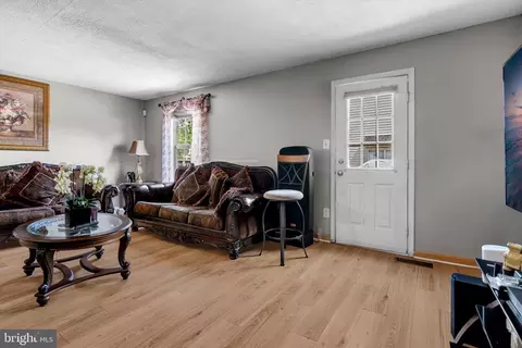 Entry Way - 8743 Deblanc Pl, Manassas, VA 20110 photo 3 of 6