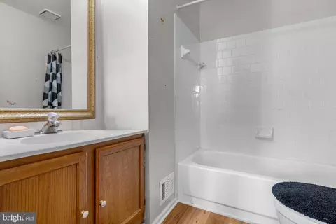 Bath - 8743 Deblanc Pl, Manassas, VA 20110 photo 2 of 3