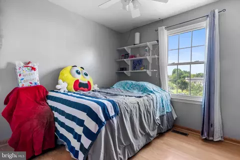 Bedroom - 8743 Deblanc Pl, Manassas, VA 20110 photo 6 of 8