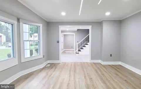 8653 Weir St, Manassas, VA 20110 photo 4