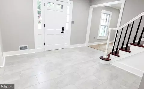 8653 Weir St, Manassas, VA 20110 photo 3