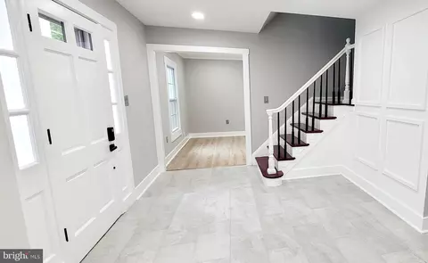 8653 Weir St, Manassas, VA 20110 photo 2