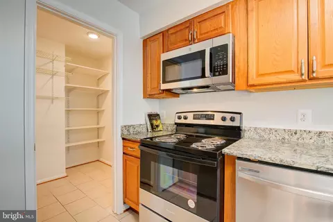 Kitchen - 9036 Whispering Pine Ct, Manassas, VA 20110 photo 2 of 4