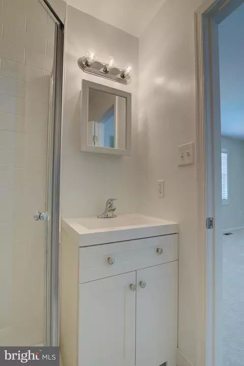 Bath - 9036 Whispering Pine Ct, Manassas, VA 20110 photo 2 of 4