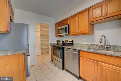 Kitchen - 9036 Whispering Pine Ct, Manassas, VA 20110 photo 4 of 4
