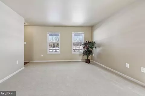 Living - 9395 Cloverhill Ct, Manassas, VA 20110 photo 4 of 10