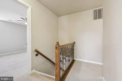 Entry Way - 9395 Cloverhill Ct, Manassas, VA 20110 photo 3 of 4